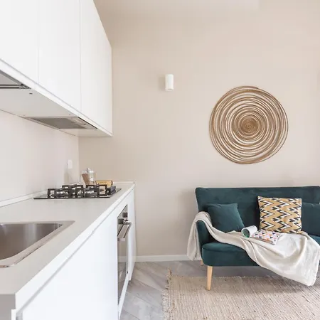 아파트 Stylish Studio, Skyline View, Modern Amenities *