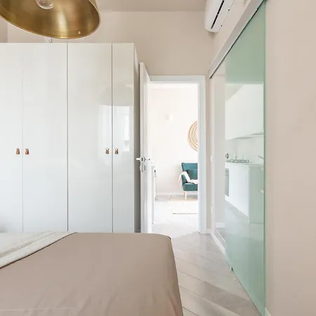 Stylish Studio, Skyline View, Modern Amenities * 밀라노