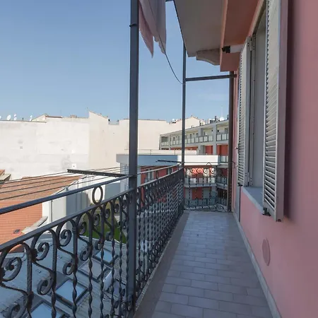 Stylish Studio, Skyline View, Modern Amenities 아파트