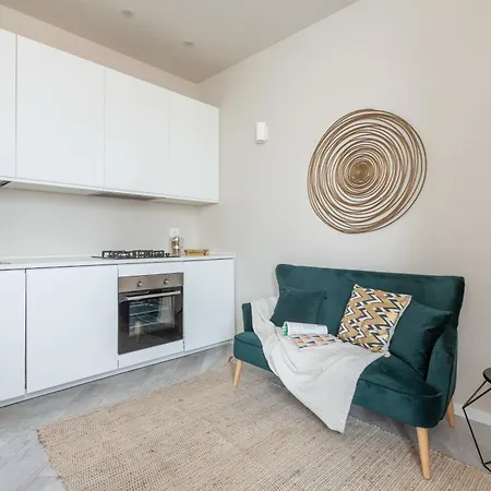 Stylish Studio, Skyline View, Modern Amenities 아파트 밀라노