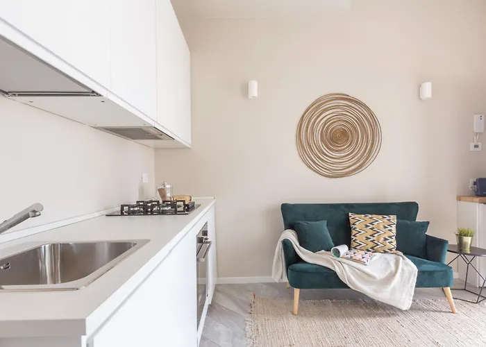 Apartment Stylish Studio, Skyline View, Modern Amenities *